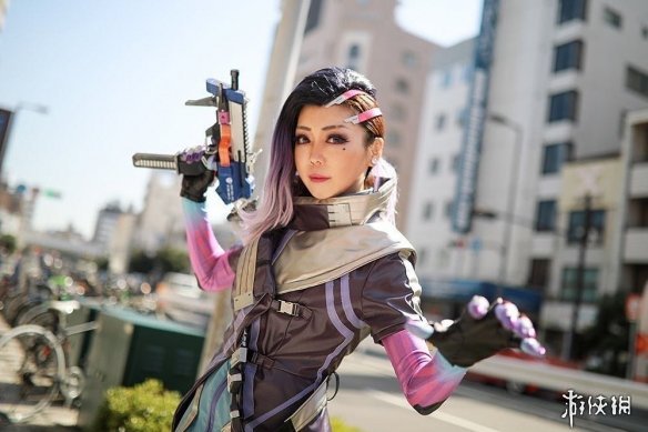 日本美女COS《守望先锋》黑影 神似邓紫棋一脸傲娇