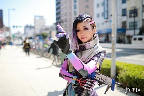 日本美女COS《守望先锋》黑影 神似邓紫棋一脸傲娇