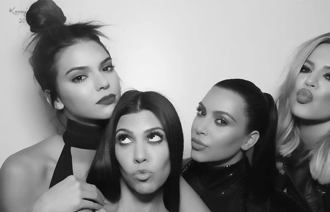 20岁身家9亿，卡戴珊小妹重新定义“白手起家”?美国人吵翻