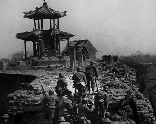 中国有一支军队,打内战像弱鸡,打日本人像疯狗