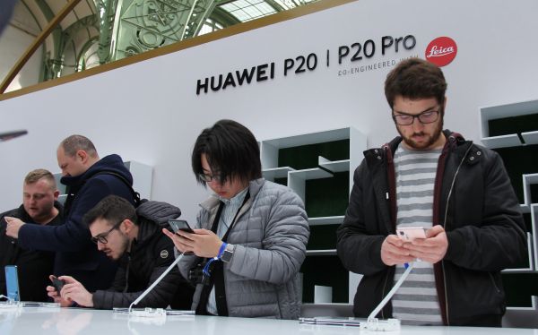出海记|华为手机欧洲年销量几乎翻番 跑赢苹果