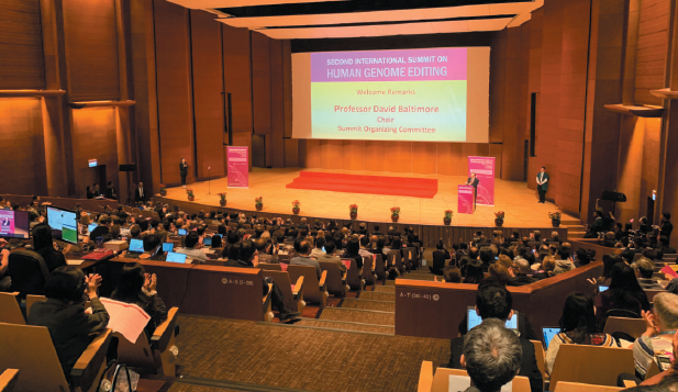 2018 年11 月27 日，香港，第二届人类基因组编辑国际峰会开幕，贺建奎未现身其中。图/视觉中国