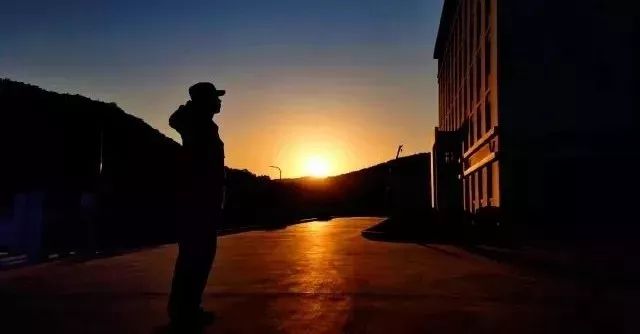 父亲是我的大山 UvrH-hespqry0225726.jpg