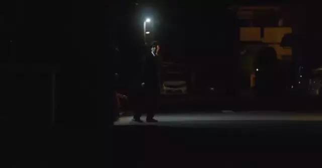 次日，广川询问了邻居八多太太，却被告知未曾去拜访。