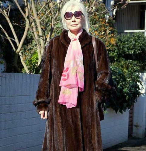 73岁老奶奶的摄影大片，性感一点都不输小姑娘，网友：辣眼睛！