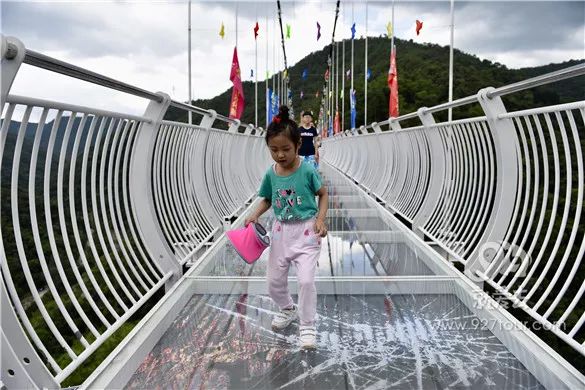 昆明安宁青龙峡也有5D玻璃桥啦!周边吃喝玩乐