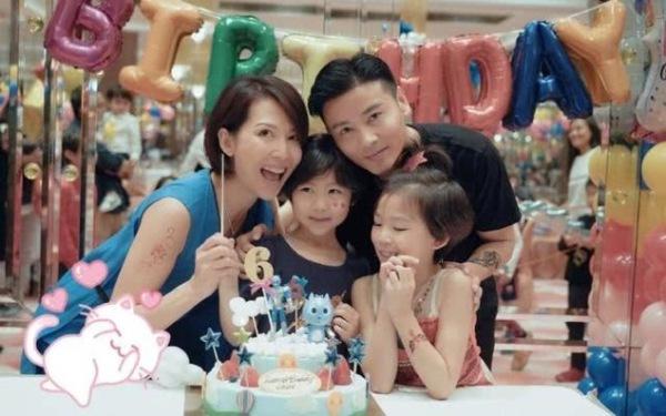 蔡少芬印花裙穿得老10岁,脚上鞋子更让人无语:像是穿了绿袜子