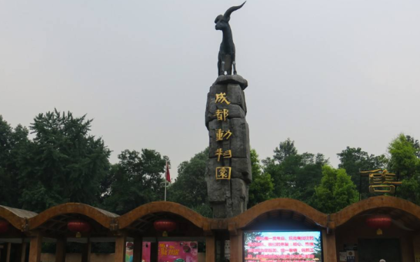 8达娱乐场亚游厅_86岁“济公”游本昌近照,打扮时尚帅气拍写真,精神矍铄状态佳