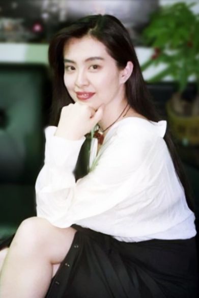 看到王祖贤晒出的52岁生日照,终于知道无数富