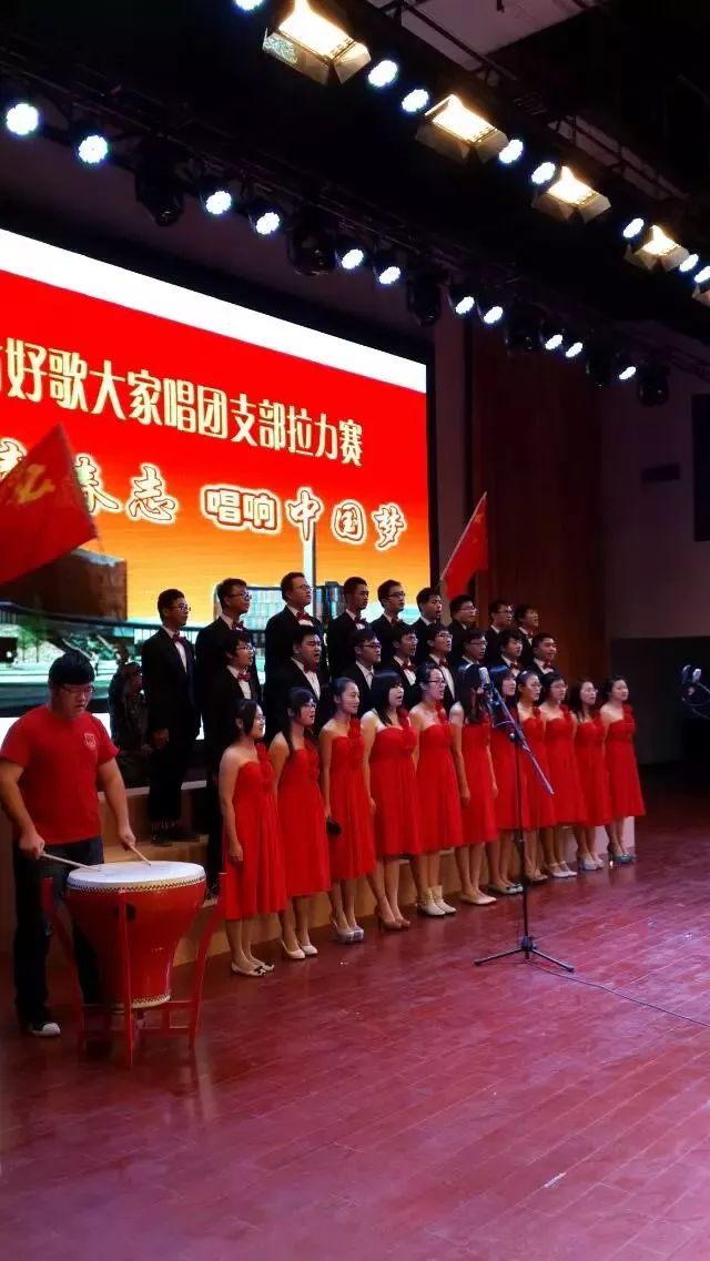 今年本该毕业,但她却用这种特殊的方式永远留在了学校