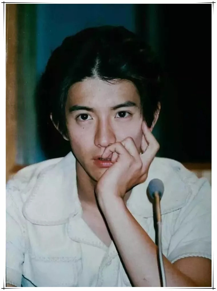 日本当红男艺人童年照片曝光！小时候的他们竟然长这样...