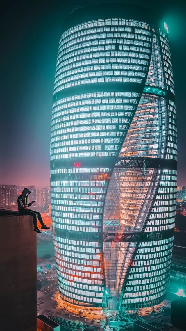 寻找城市之光,探秘中建八局"夜空之眼"最美建筑