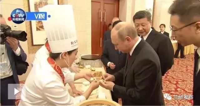 厉害了,甘肃姑娘手把手教普京包包子!16岁出门