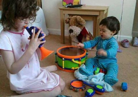 世界第一高妹12岁身高1米88 6岁就快1米5!