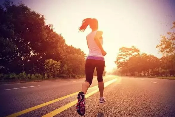 练习靠墙蹲,对膝盖真的有益吗?