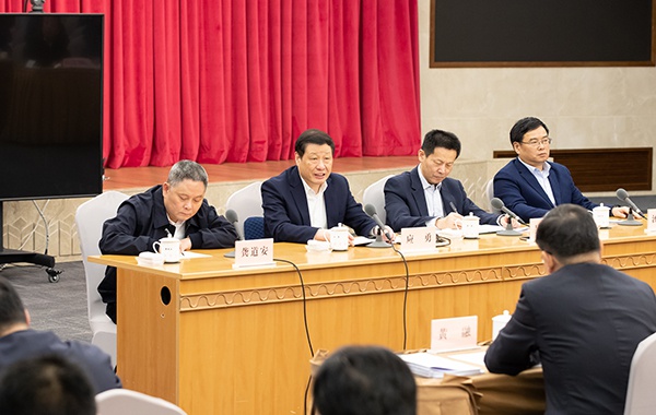 论坛娱乐场返水可靠吗_这块屏幕可能改变命运,1000场联合义诊送健康