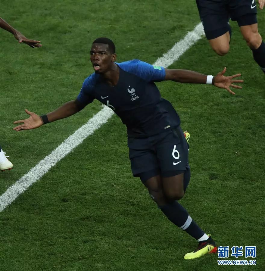  ▲7月15日，法国队球员博格巴在比赛中庆祝进球。新华社记者 吴壮 摄