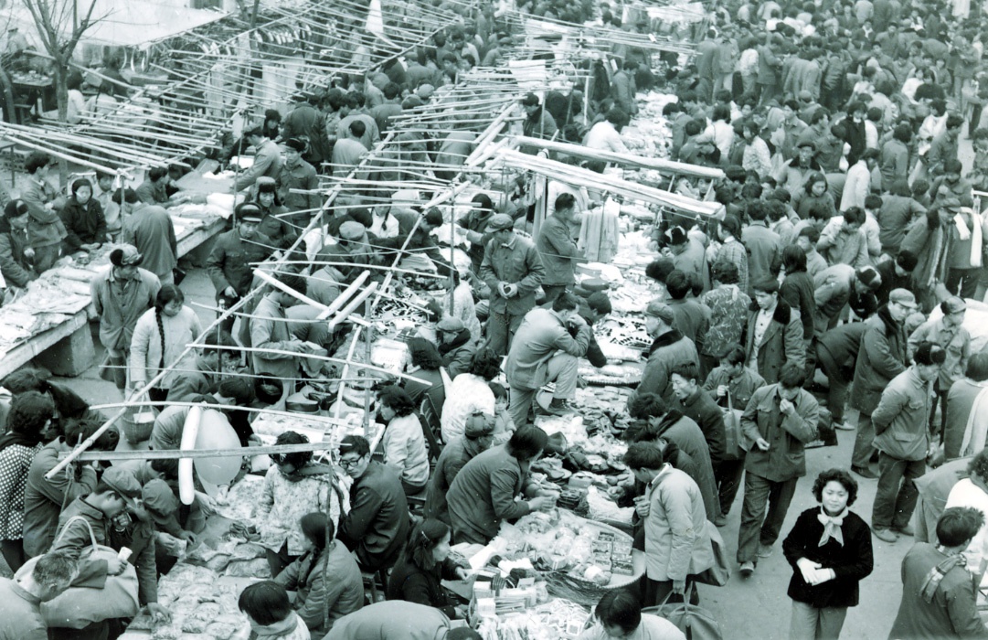 义乌第一代小商品市场(湖清门)摄于1982年 义乌市委宣传部供图