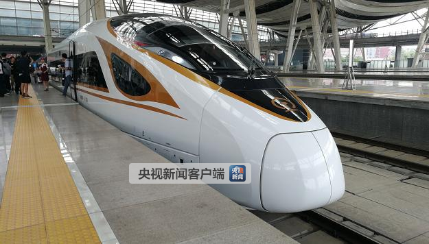 全球最长高速列车!16辆长编组复兴号开跑京