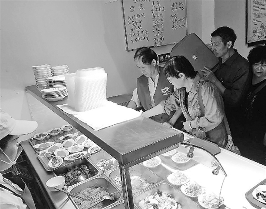 老年人口气重_老年人微信头像(3)