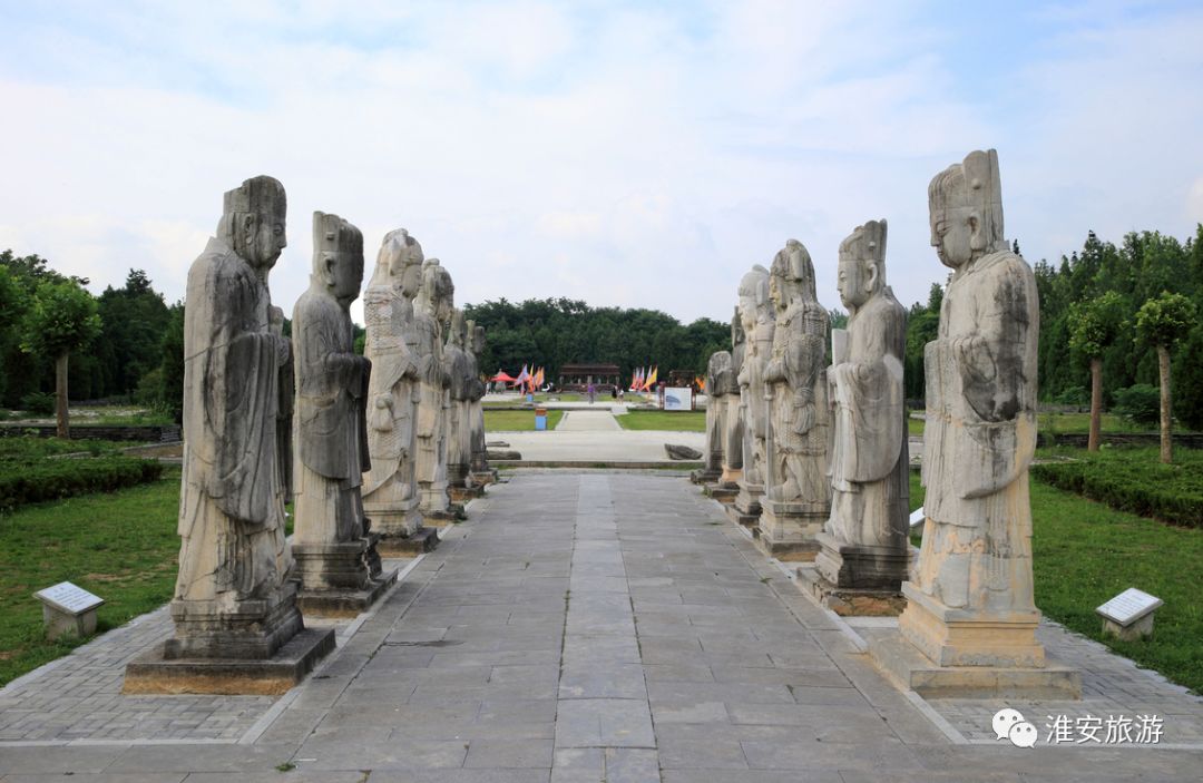 一日观遍秀丽河山，享尽人间至味。