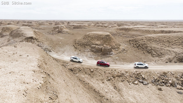 开奇骏穿越无人区 走火星公路赏雅丹地貌