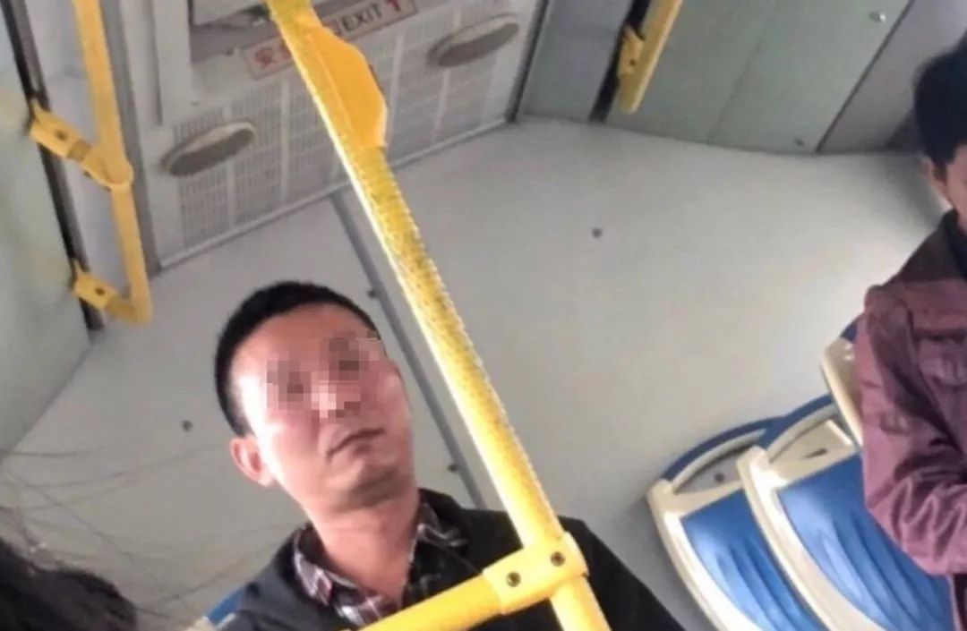 确认过眼神,就是这个人!曝光萧山猥琐男,拿开你的咸猪手
