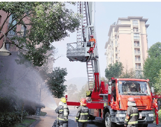 玲珑街道开展高层住宅消防安全应急演练