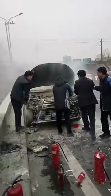 大红鹰登陆首页 - 比斯利危险了!替身外援狂砍28+7+10,比斯利枯坐替补席无精打采