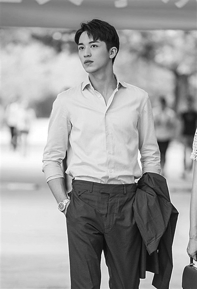 23岁许魏洲挑战32岁霸道总裁