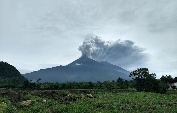环球|危地马拉火山喷发已至65人死,火山灰堆积