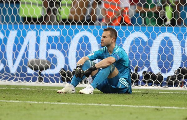 飞得太快就像龙卷风!高科技足球成门将噩梦