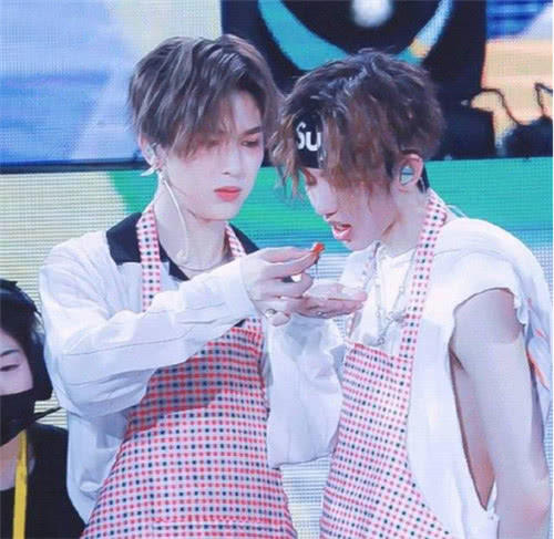 蔡徐坤为什么那么招黑?看到他对朱正廷做的举