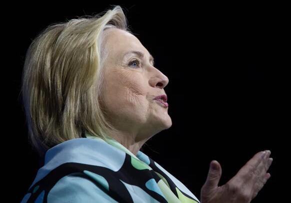 希拉里不满特朗普退出中导条约:在给普京送礼