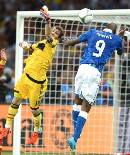 世界杯小知识:守门员是如何扑单刀的?