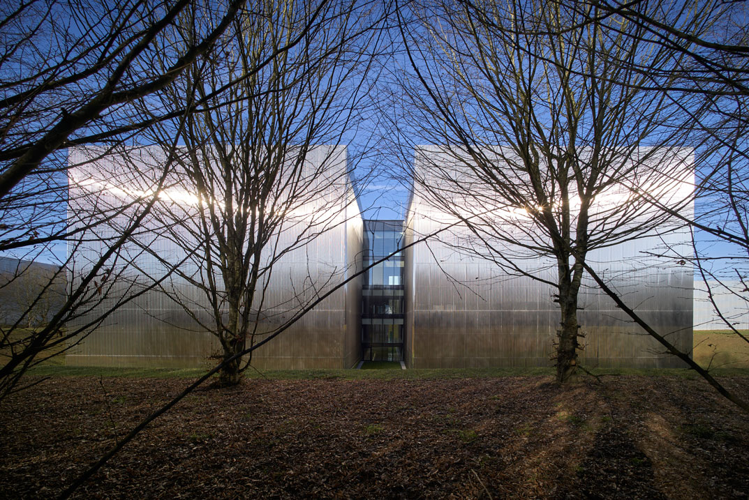 自然的延伸,消隐于世界中 -- Bussy Saint 