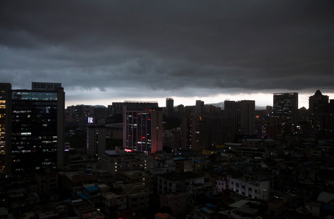 搞笑暴雨P图又火了,惊动了广州公安!