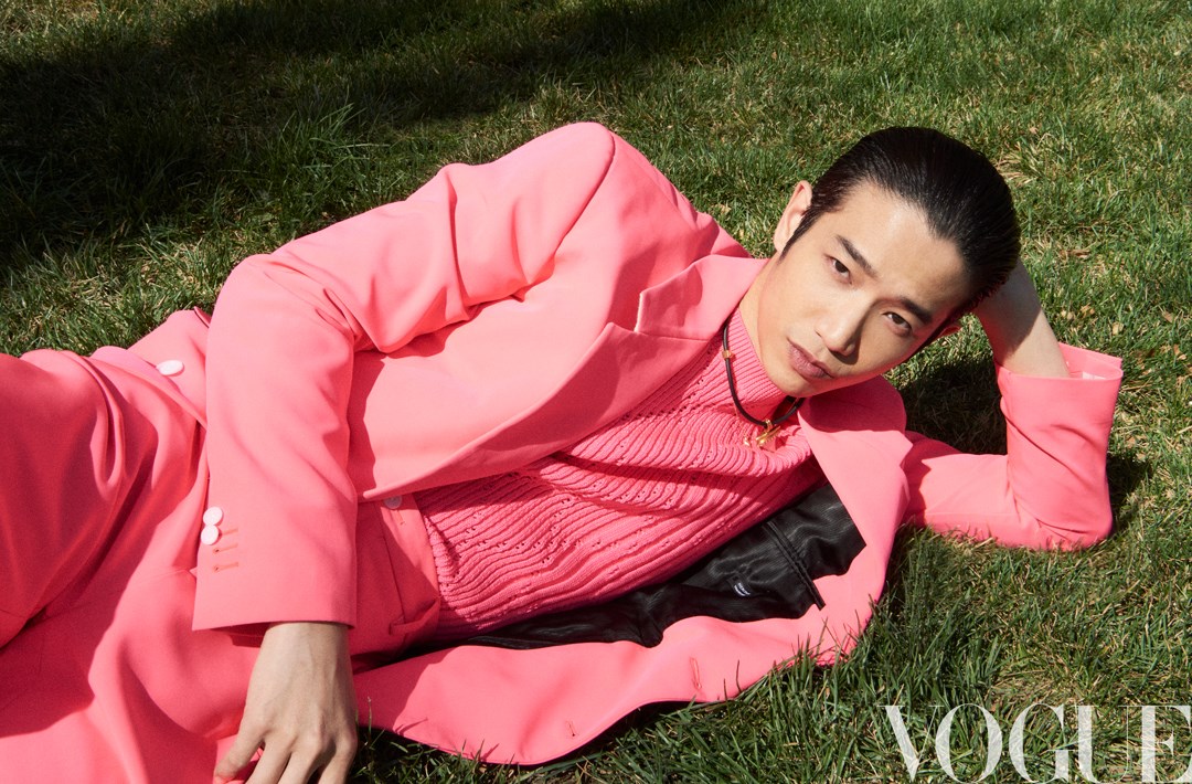 刘以豪新时尚大片突破自我 背头造型展露摩登张力