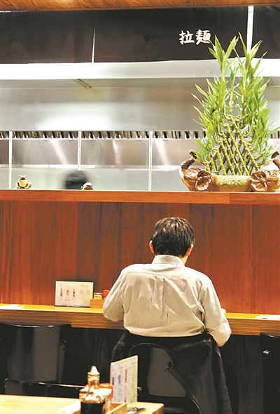 日本老龄化 独食者渐增