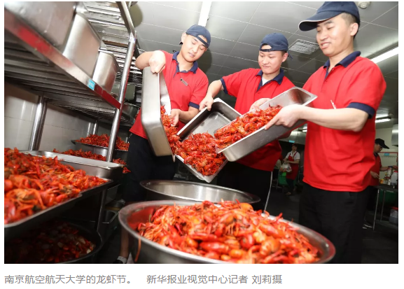 们学校的食堂诱人吗?校园餐饮,万亿级市场待掘