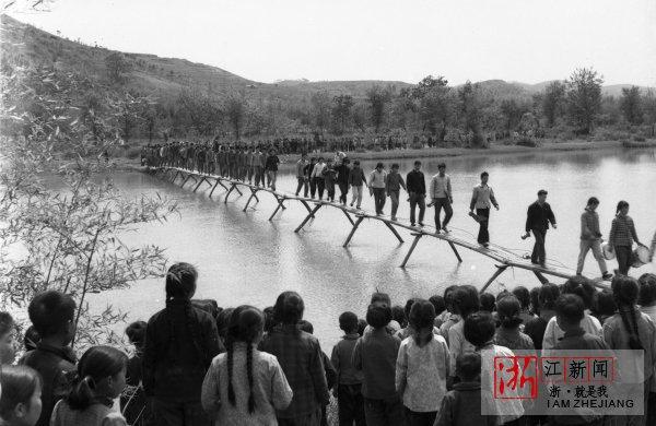 庆祝改革开放40年 晒出你的影像 述说你的变化③乡土摄影师 记录新昌桥的变迁