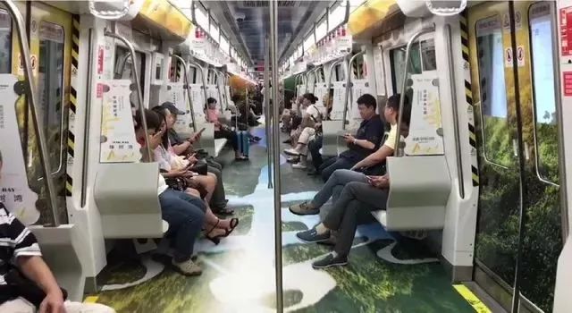 福州首个3D沉浸式地铁车厢,仿佛回到史前1万