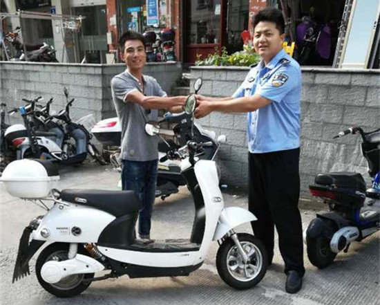 下渡派出所开展被盗电动车认领、发还活动。