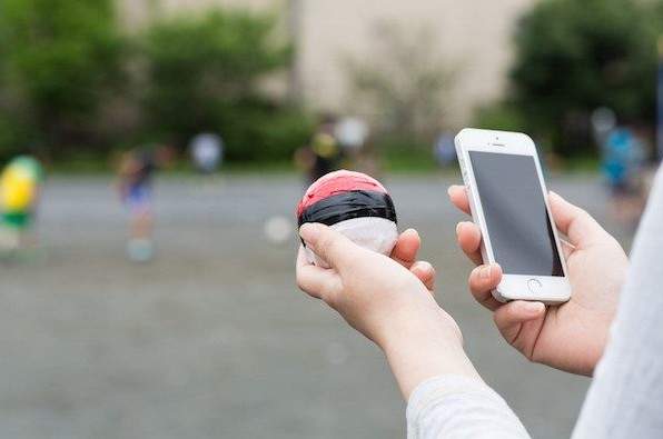 《精灵宝可梦GO》变成监狱GO!大叔没抓到宝可梦揍警察