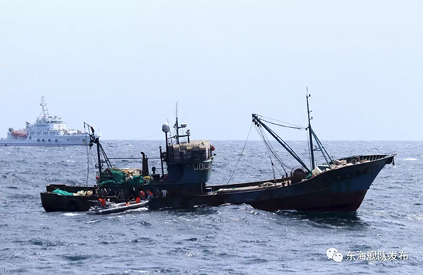 渔船在黄海发生翻扣事故 东部战区海军派战舰