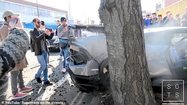 超级跑车撞上大树，价值25万英镑的兰博基尼就这么毁了