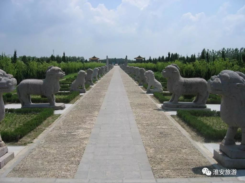 一日观遍秀丽河山，享尽人间至味。