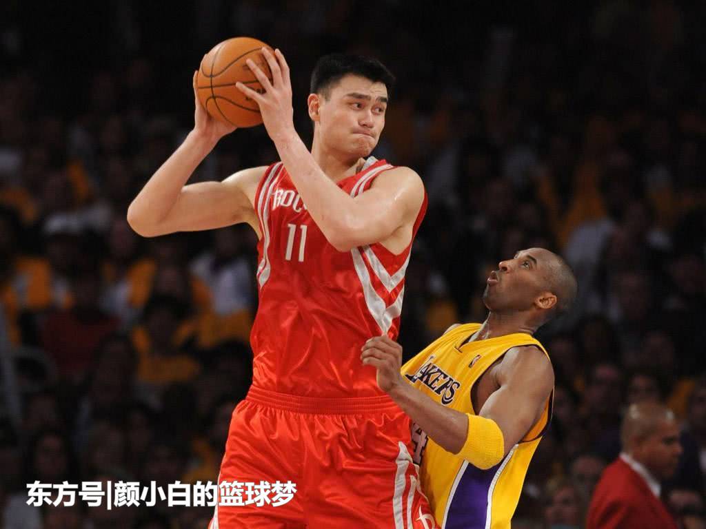跟姚明合照是什么感觉?曾志伟好似仰望星空 科比眼神惊诧
