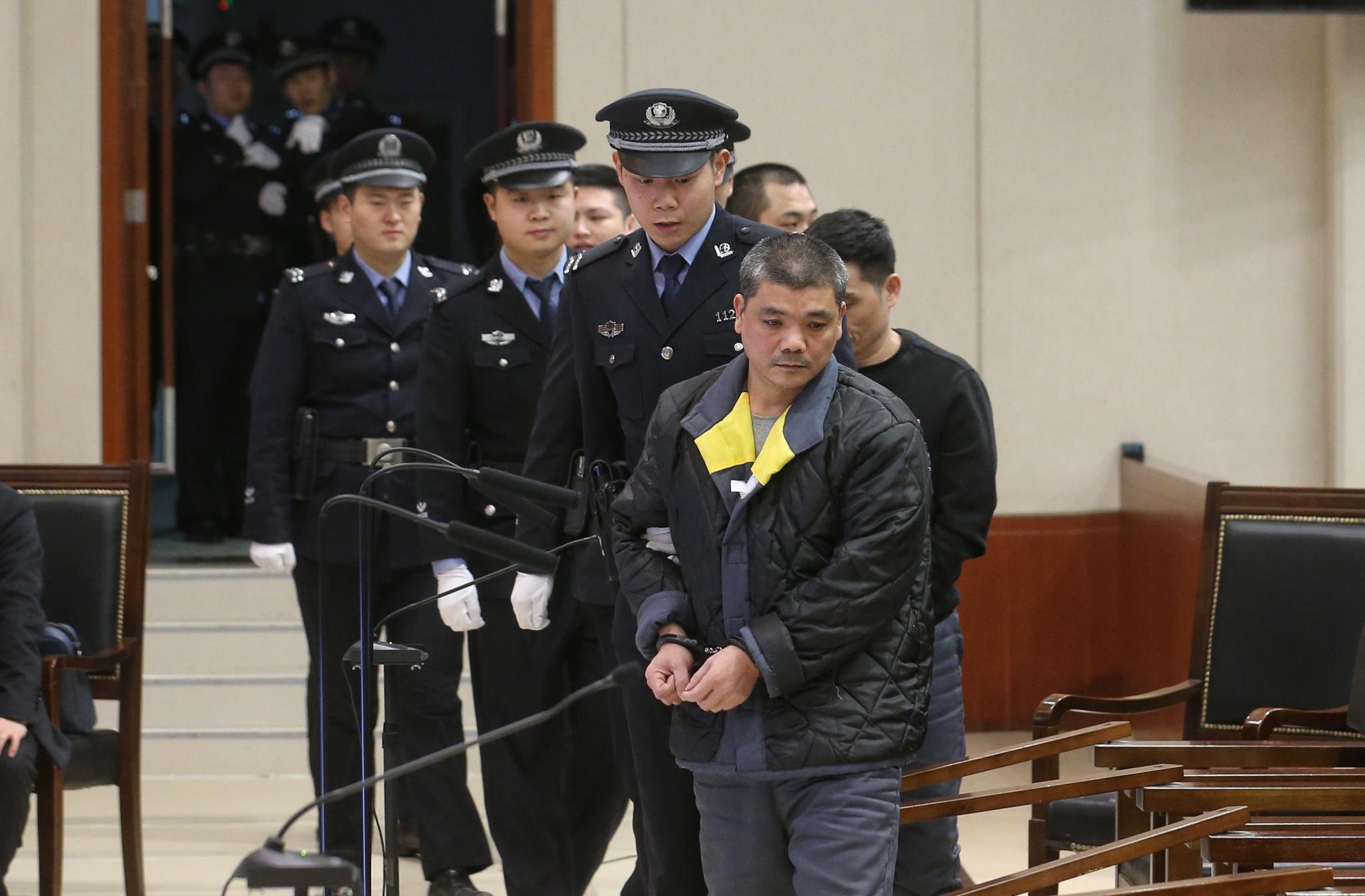 5名被告人在石景山法院受审。新京报记者 王贵彬 摄