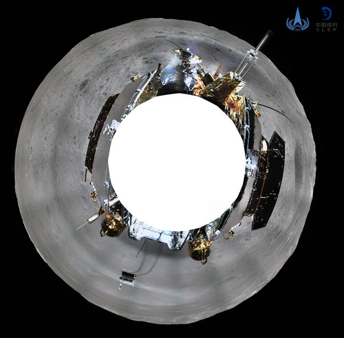 嫦娥四号着陆器地形地貌相机环拍全景图（方位投影）。新华社发